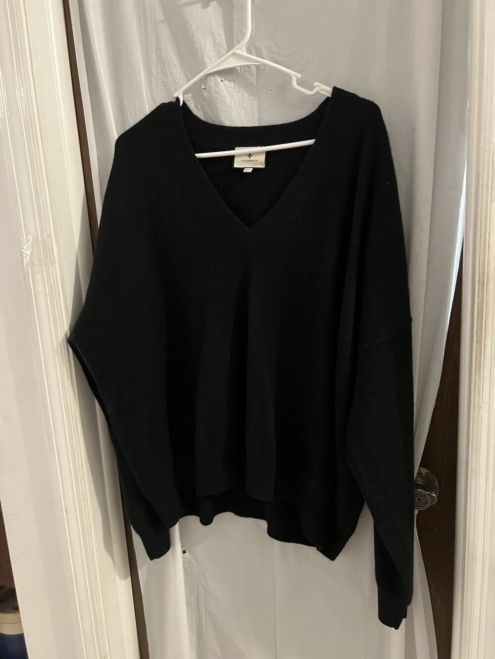 Tuckernuck Black V Neck Cashmere Sweater Sz Xxl